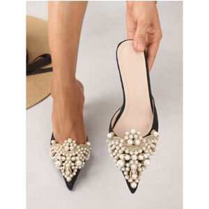 Title:
Elegant Black Lace Pearl Embellished Kitten Heels – Pointed Toe size 39